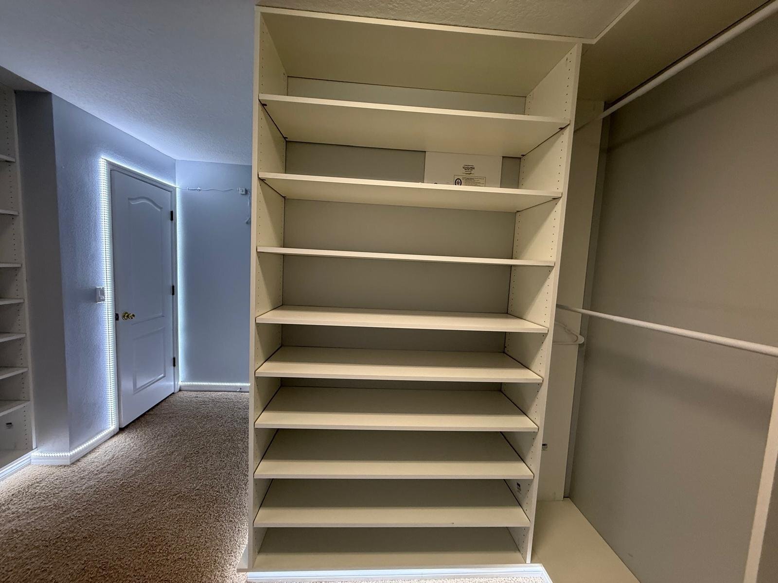 Building Photo - 2105 Woodsedge Dr