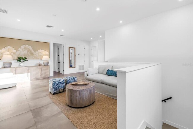 Building Photo - 2065 Goldenrod St