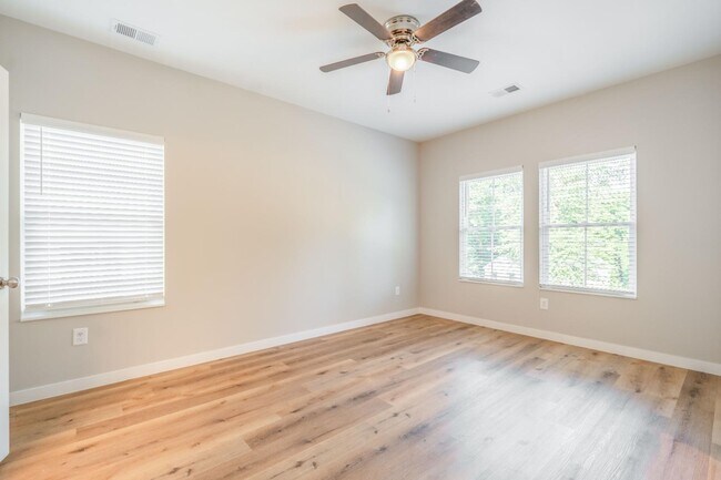 Building Photo - 124 Woodland Dr