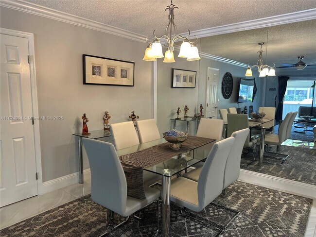 Building Photo - 9845 Pineapple Tree Dr