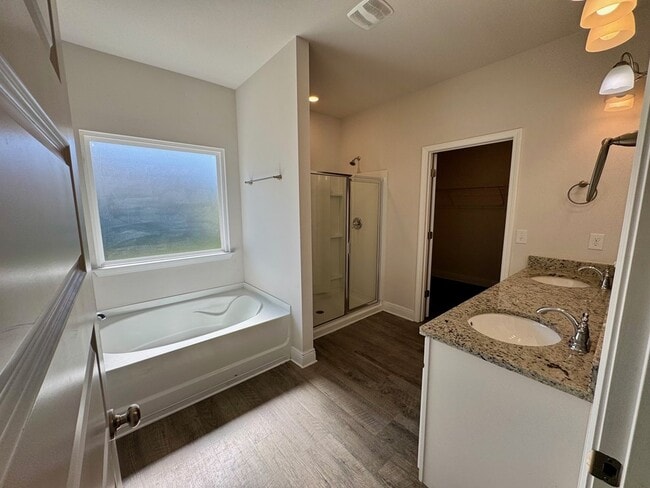 Building Photo - 145 Sandyshore Ct