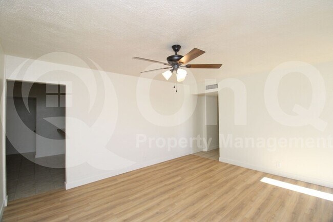 Building Photo - 2242 E Blanche Dr