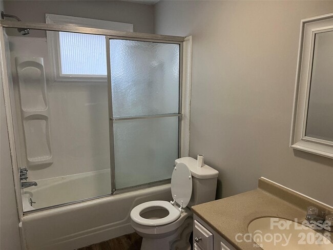 Building Photo - 350 N 6th St