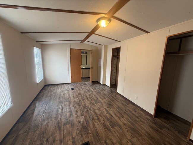 Building Photo - For Rent Deer Run