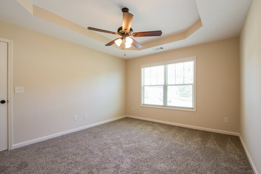 Building Photo - 323 Trailside Dr