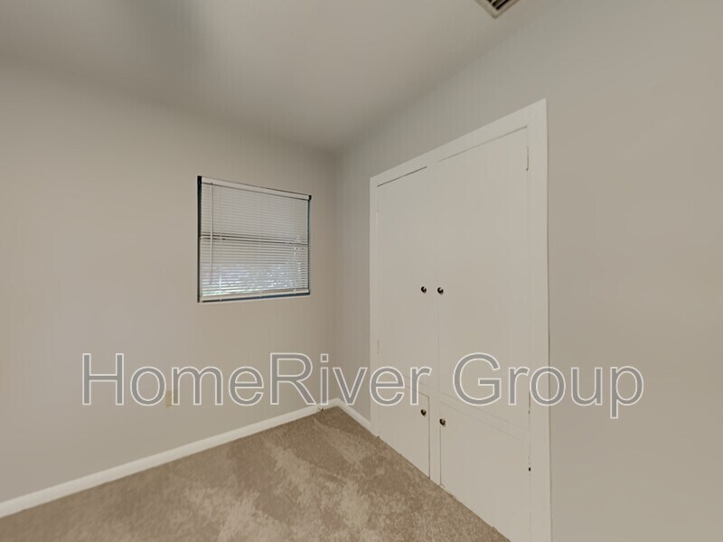 Building Photo - 39205 Park Dr