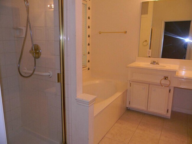 Building Photo - 2511 Branch View Ln