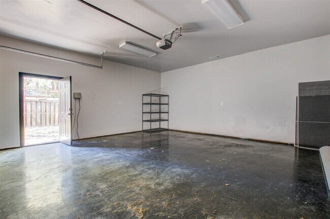 Building Photo - 509 West 2nd North Street, Summerville, SC...