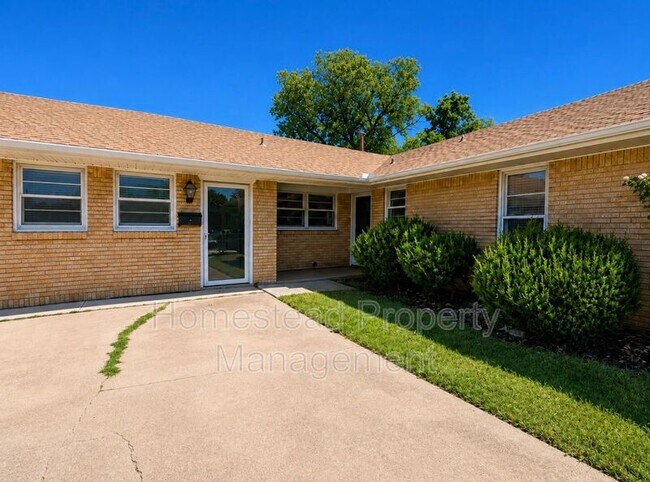 Building Photo - 9412 Britton Cir