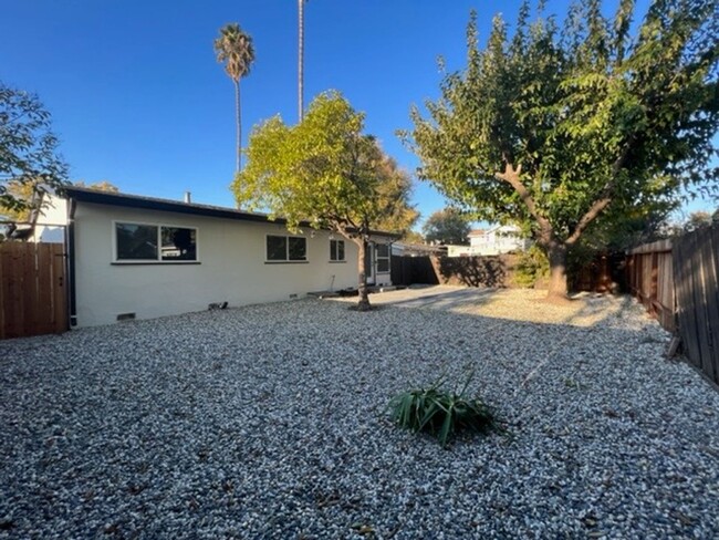 Building Photo - 3-Bedroom Concord Home with Open Floor Plan