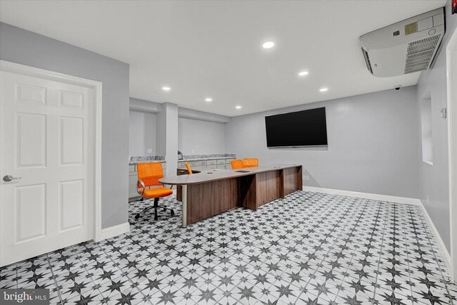 Building Photo - 2400 Annapolis Rd