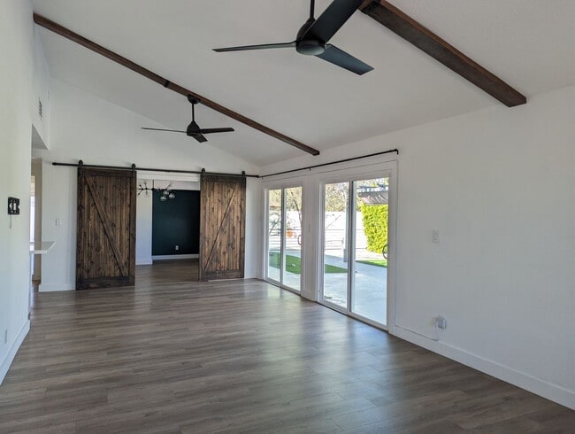 Building Photo - Beautiful Three Bedroom