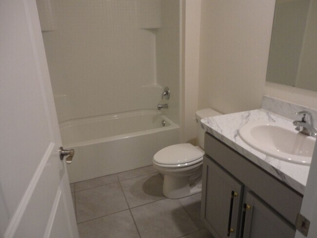 Building Photo - 216 Hickory Crse Trl
