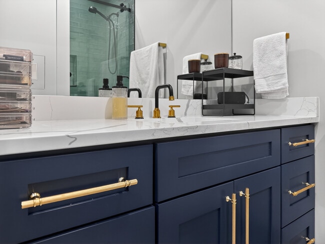 Building Photo - 2451 N Albany Ave