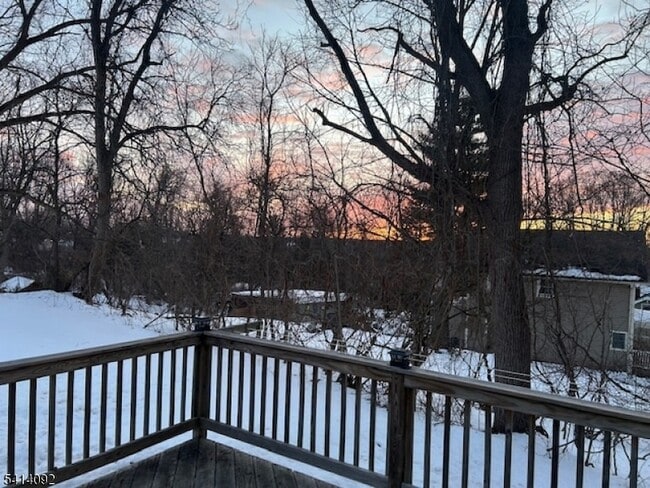 Building Photo - 44 Oak St