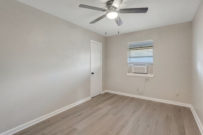 Building Photo - 4720 Carmen St