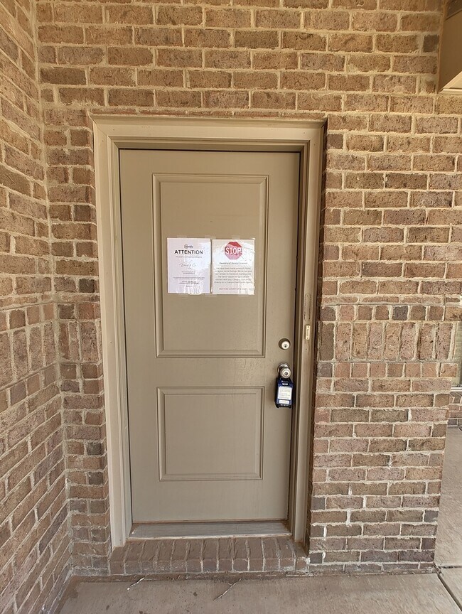 Building Photo - 3 bed 2 bath in Lone Star Trails!