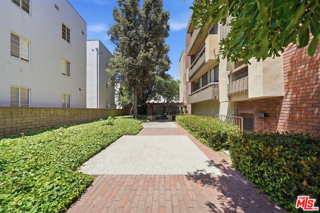 Building Photo - 141 S Linden Dr