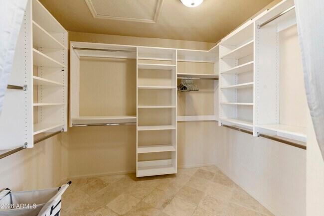 Building Photo - 6419 E Betty Elyse Ln