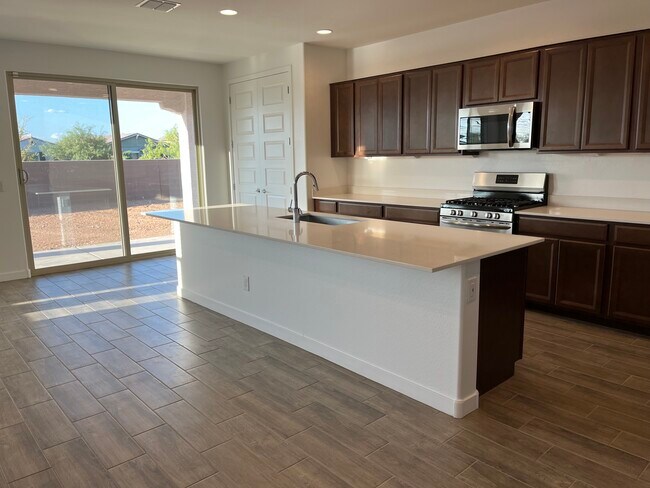 Building Photo - 9426 W Sells Dr