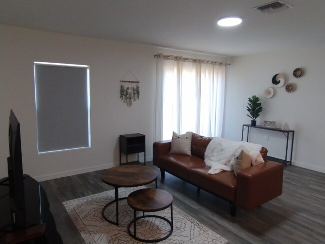 Building Photo - 213 Hagan Ave S