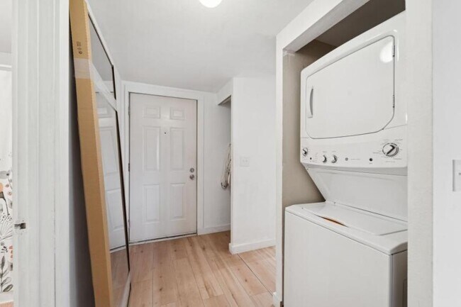 Building Photo - 1 bedroom in Seattle WA 98133
