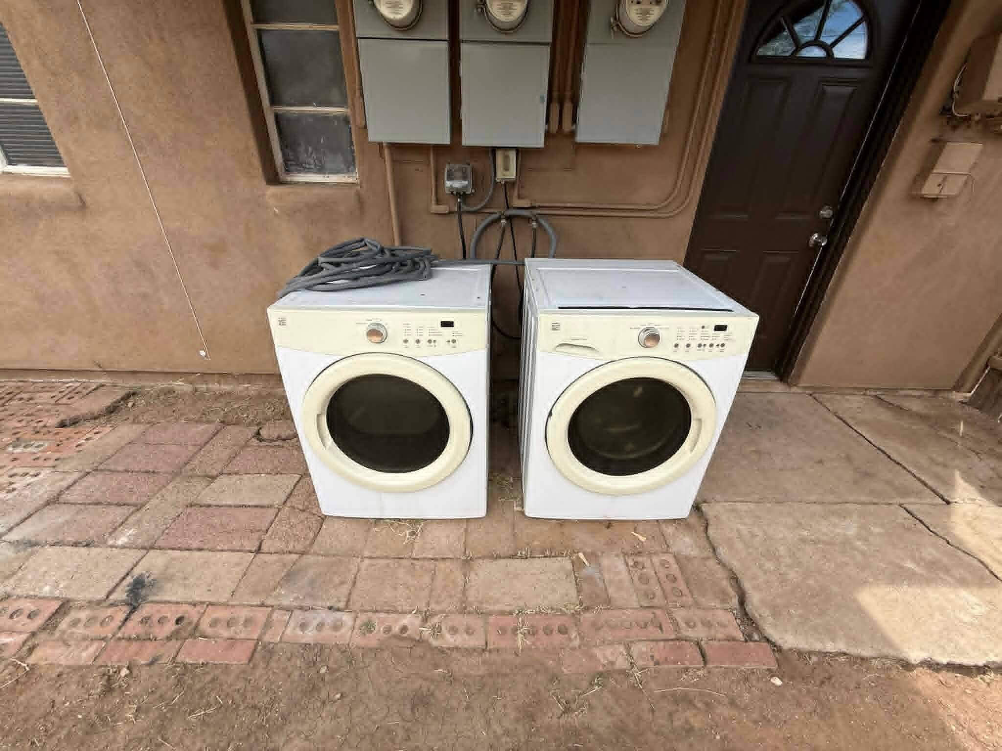 Building Photo - 827 N Columbus Blvd