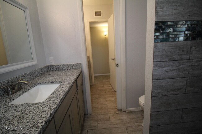 Building Photo - 351 Duanesburg St