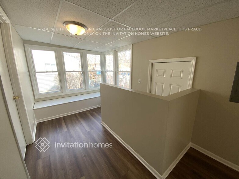 Building Photo - 642 E Le Moyne Ave