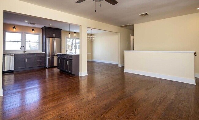 Building Photo - Single Family Home