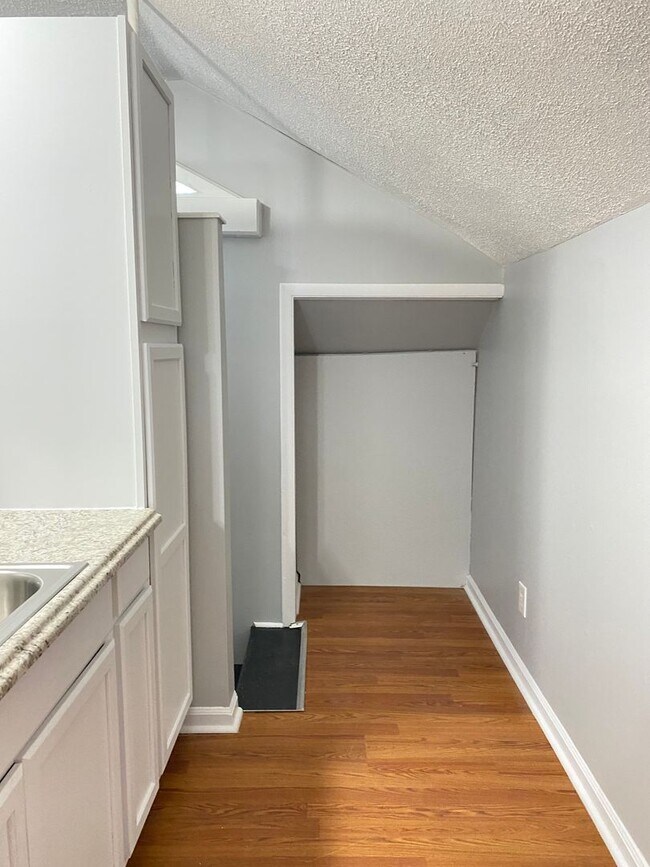 Building Photo - 445 Greenwood Ave