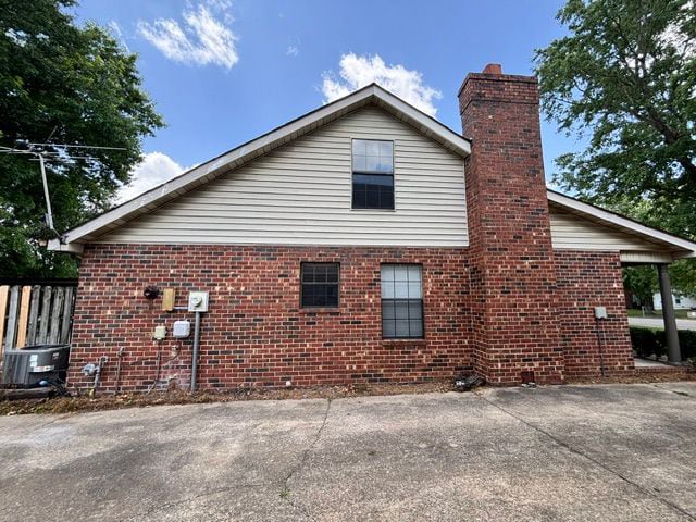 Building Photo - 645 Lilly Ln