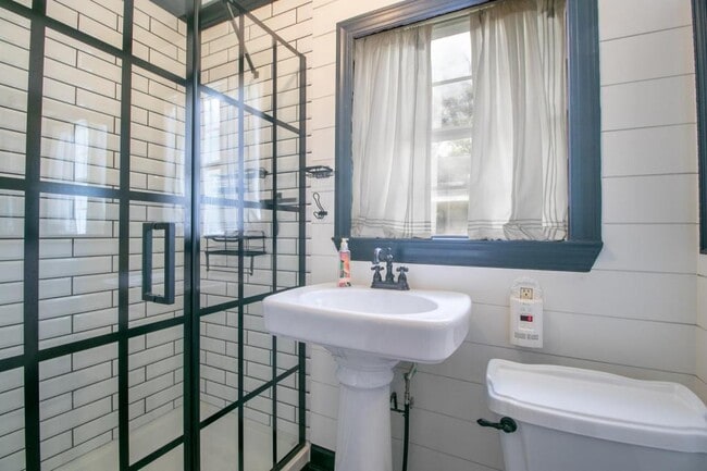 Building Photo - 228 Commerce St