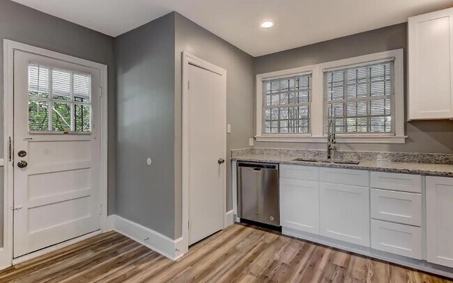 Building Photo - Midtown Retreat