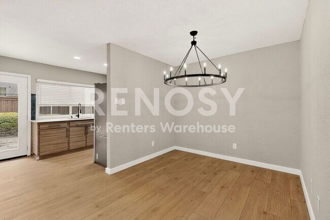 Building Photo - Refreshed Plano Gem  ****Rent Concession - 2nd Month Free****