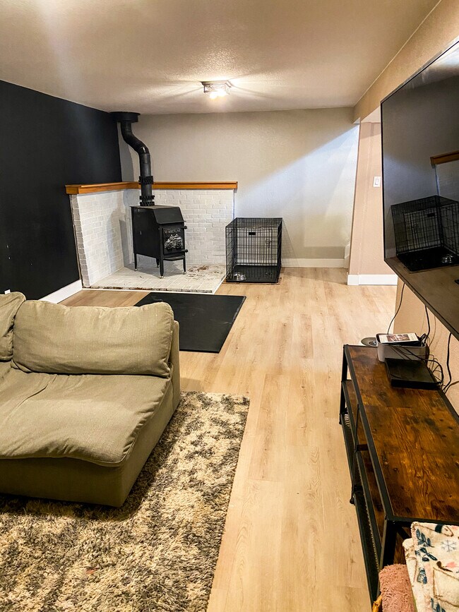 Building Photo - 214 Douglas Fir Ave