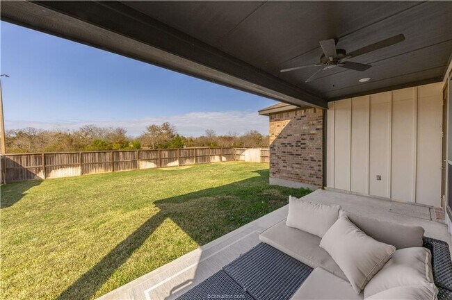 Building Photo - Gorgeous 2-Story on Quiet Cul de Sac