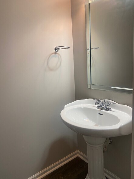 Building Photo - 2291 Ridgemont Dr