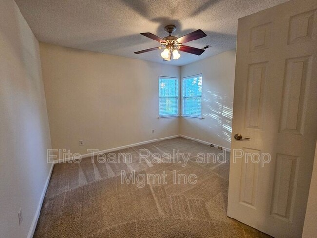 Building Photo - 6139 Park Hill Rd