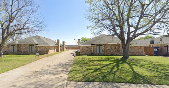 Building Photo - 1226 S Rogers Rd