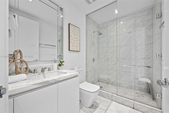 Building Photo - 16901 Collins Ave