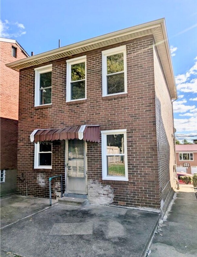 Building Photo - Now Available – Spacious 2 Bedroom Single-Family Home in Pittsburgh’s East End