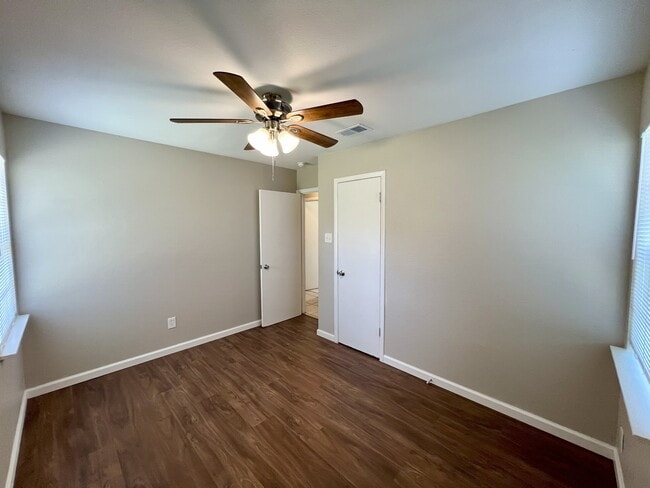 Building Photo - 4204 Bowling Green St