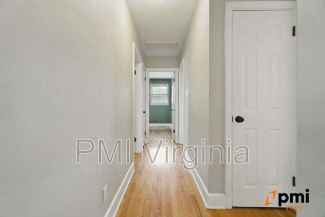 Building Photo - 4012 Nina Dr