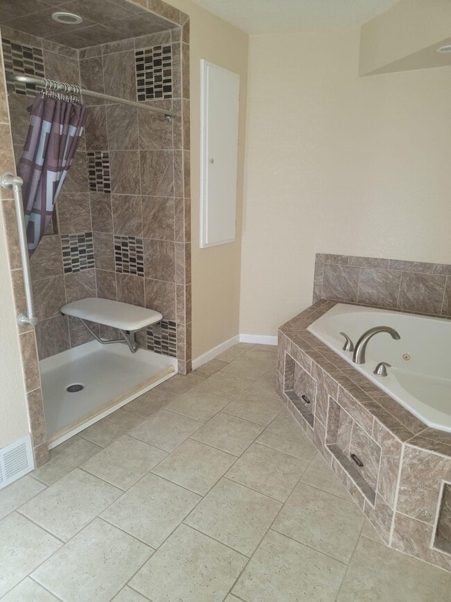 Building Photo - 22659 Old Hwy 169