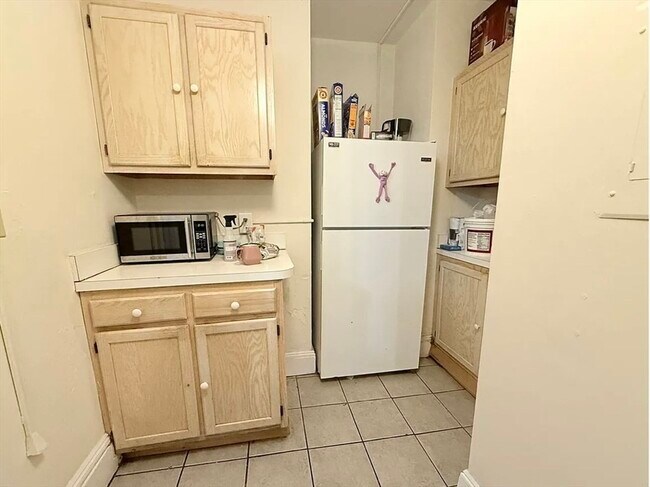 Building Photo - 452 Park Dr