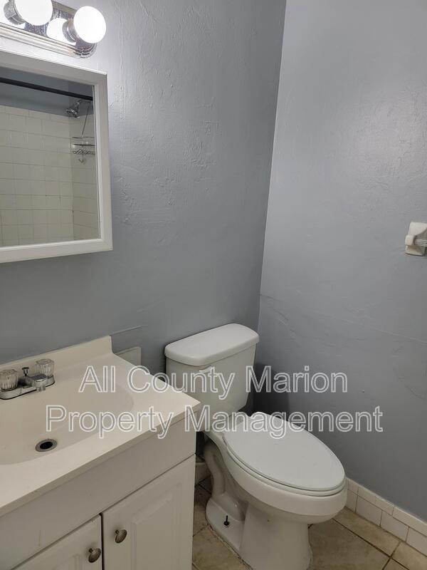 Building Photo - 2765 NE 48th Ct