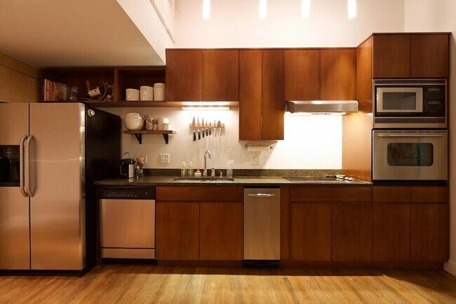 Building Photo - 106 N High St