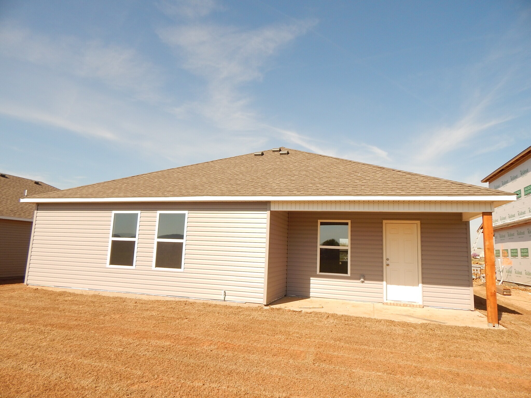 Covered back porch overlooks privacy fenced backyard. - 1292 S Kingfisher Ln