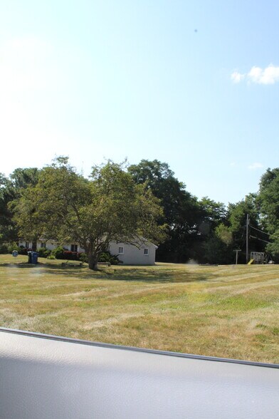 Building Photo - 37 Maplecrest Dr